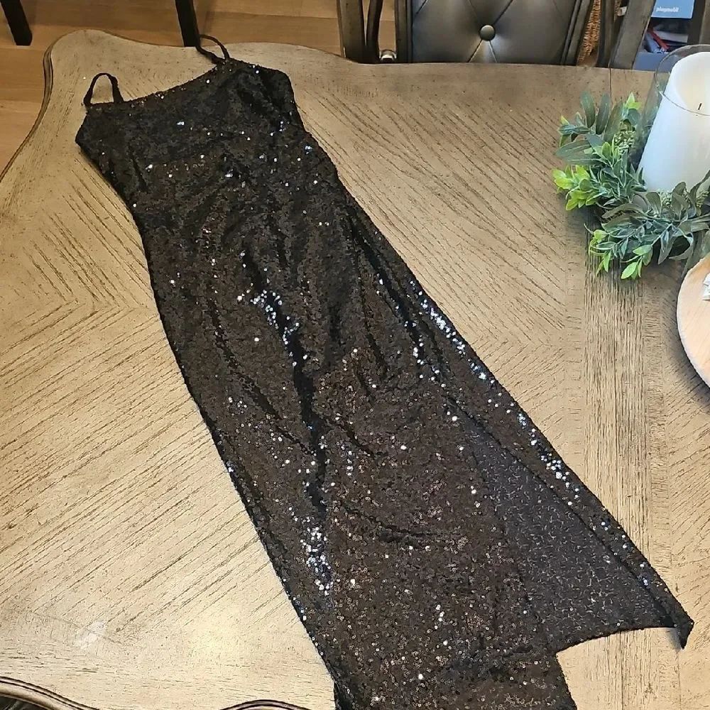 Black Sequin Midi Dress XXS Fits a Small Too